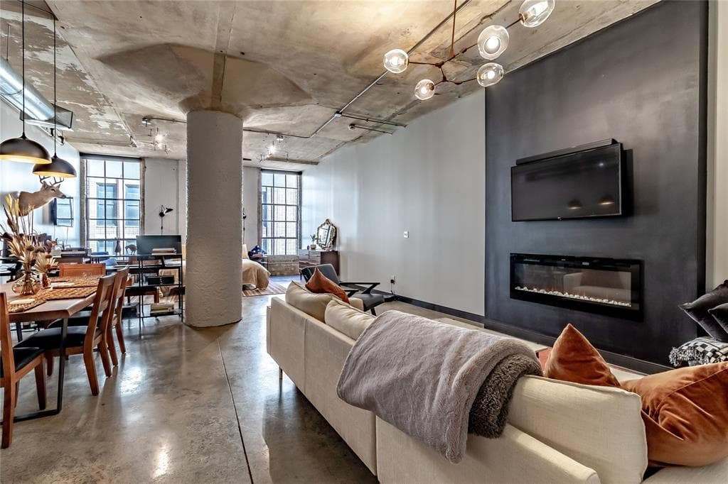 1122 Jackson St Apt 718