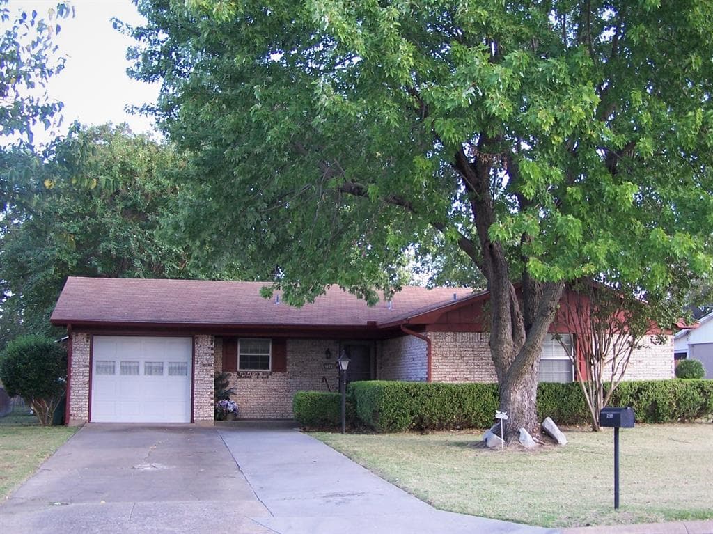 3209 Burgandy Ln