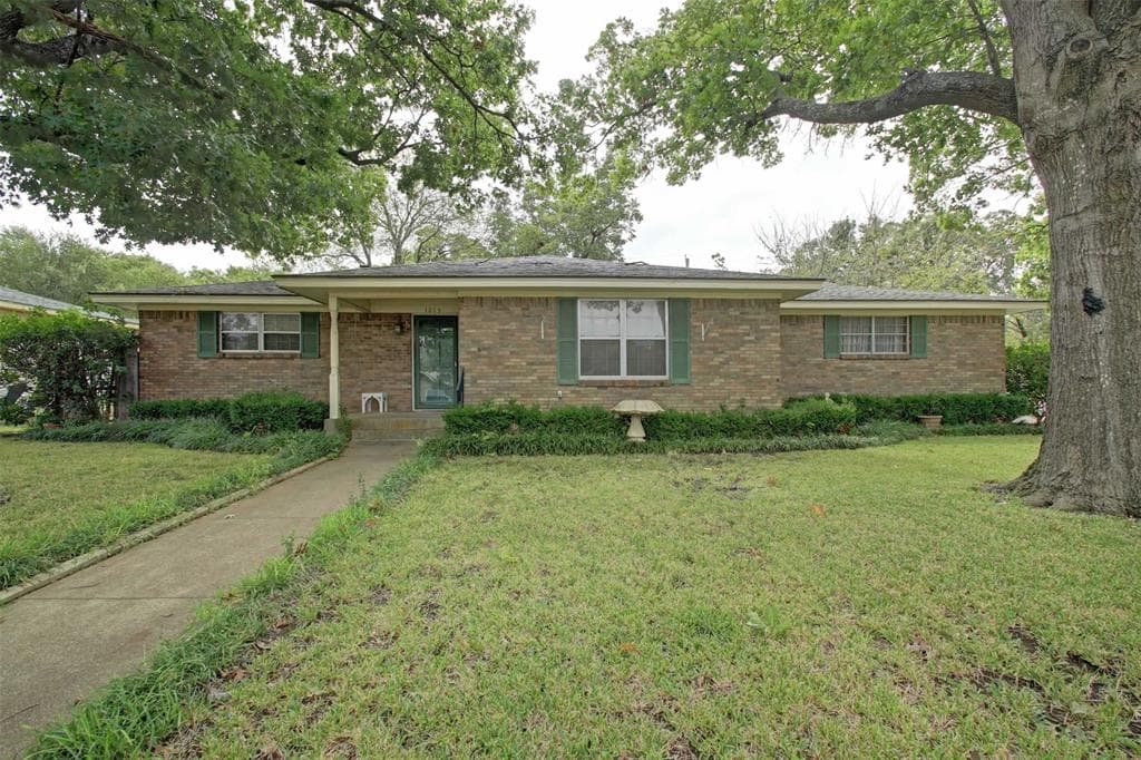1213 Wedgewood Dr