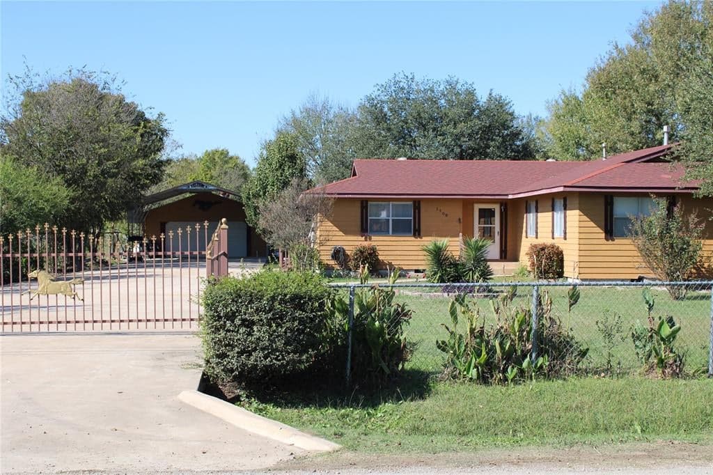 1109 Dowdy Ferry Rd