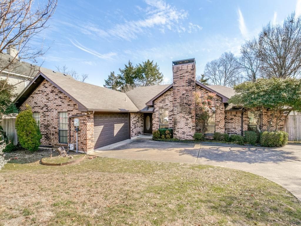 868 Woodridge Dr