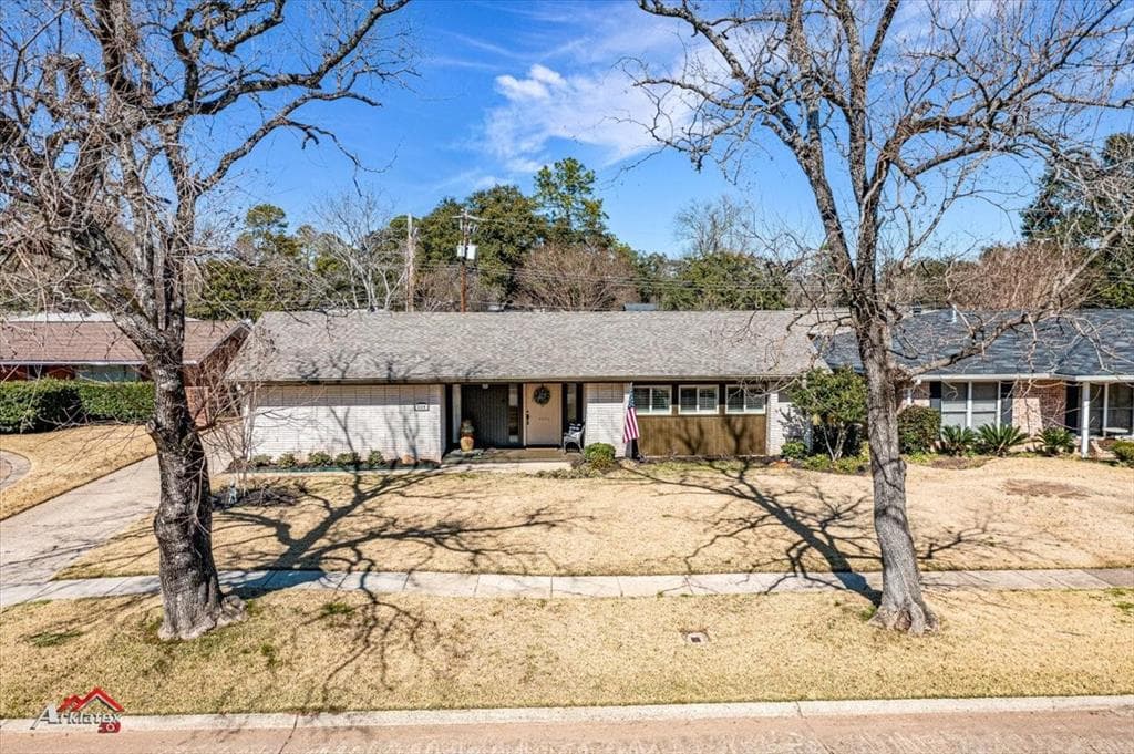 334 Tallow Ln