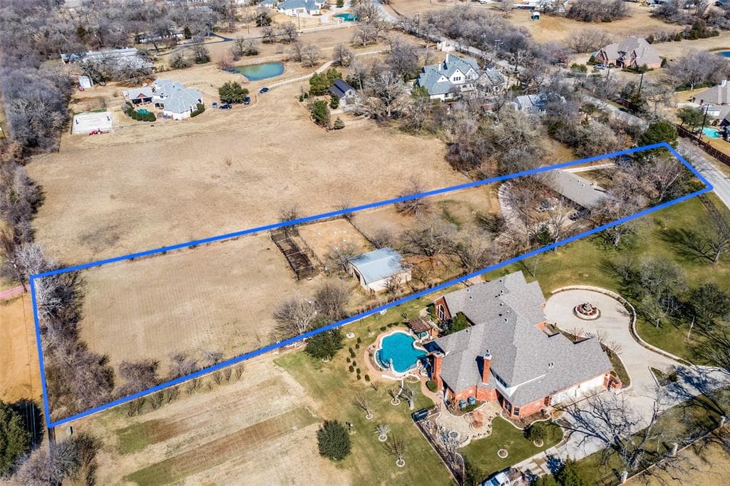 700 N Peytonville Ave