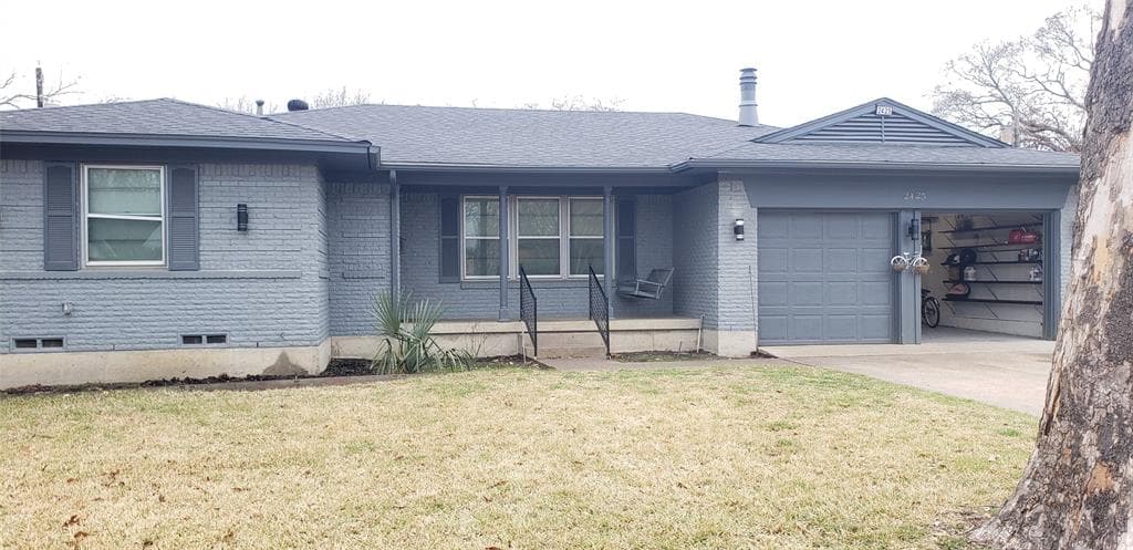 2425 Livenshire Dr