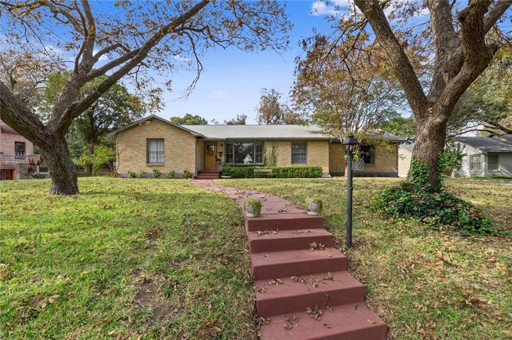 3521 Castle Ave