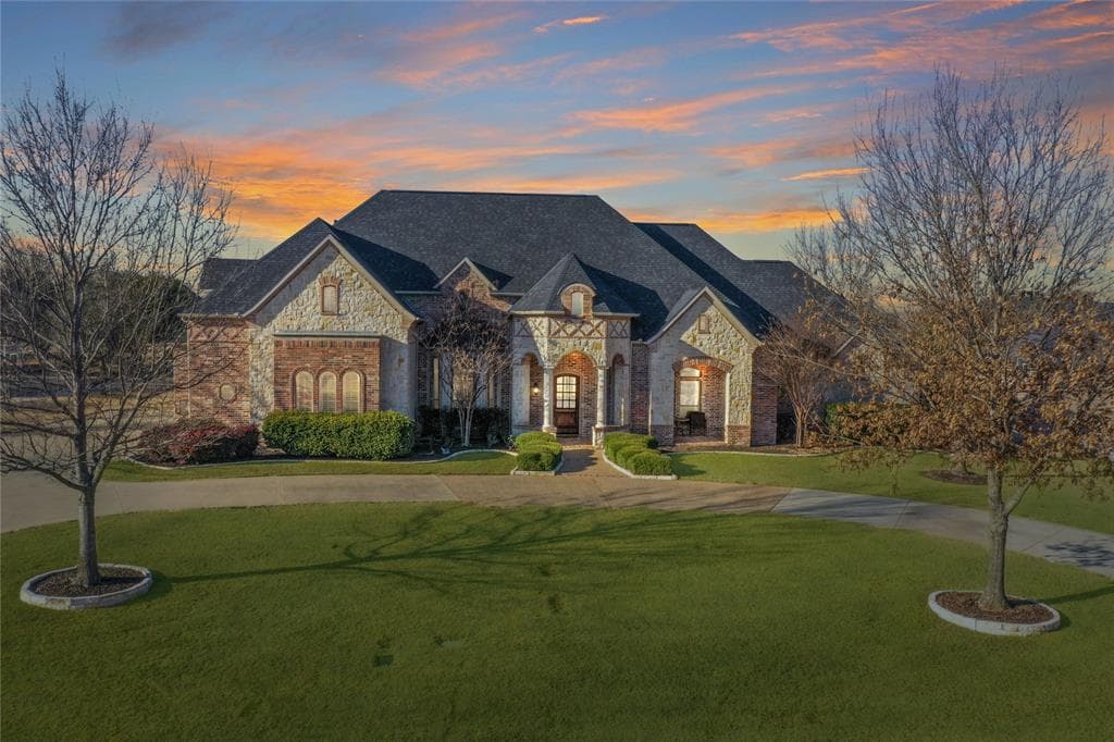 2841 Lakeview Dr