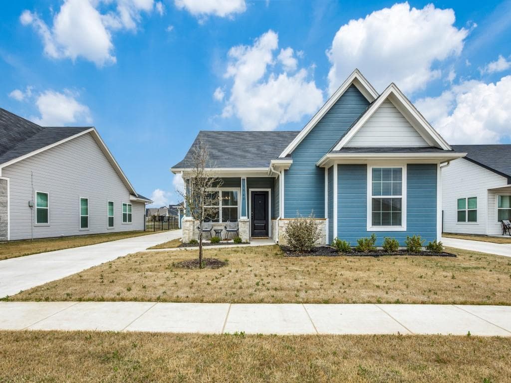 1560 Lizzie Ln