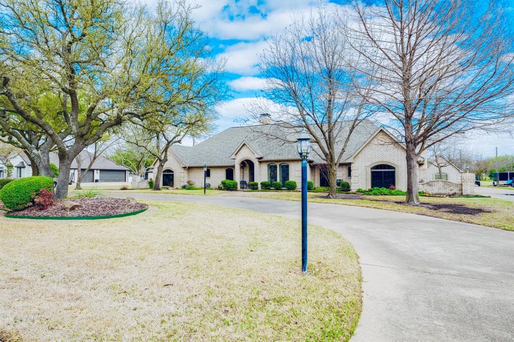 212 Sunray Ln