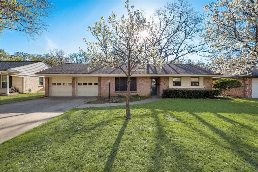 414 Staffordshire Dr