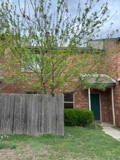 3203 Roundtree Ln