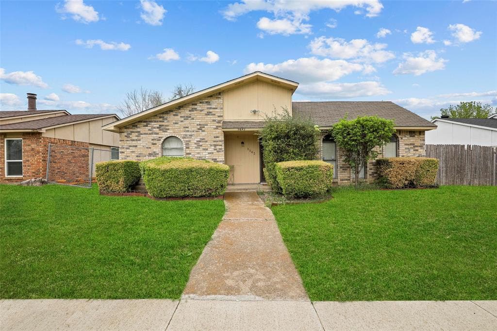9843 Sophora Cir