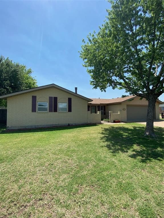 106 Circle Dr