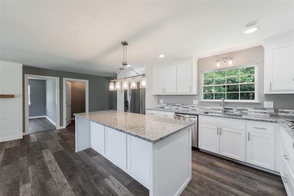 121 Circle Dr