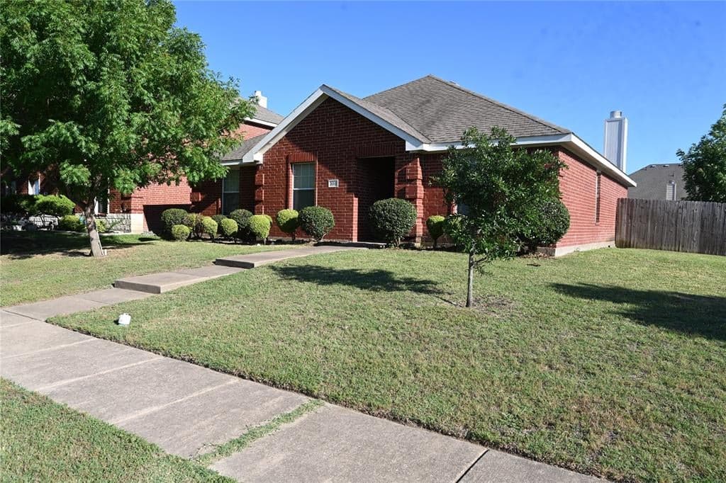 305 Honeysuckle Ct