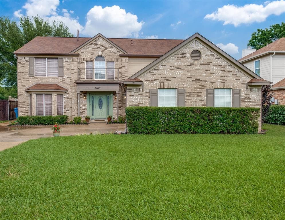 2116 Fairmont Dr