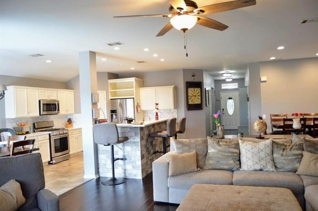 1401 Autumncrest Dr