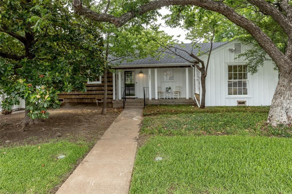 3901 Meadowbrook Dr