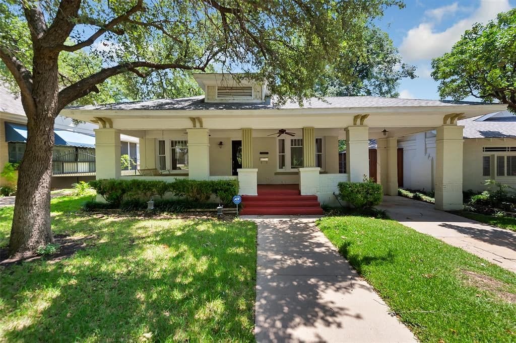 1415 Clover Ln