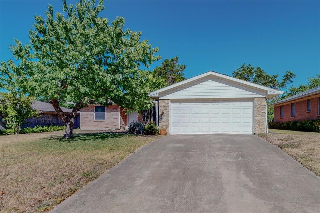 3715 Rock Bluff Dr