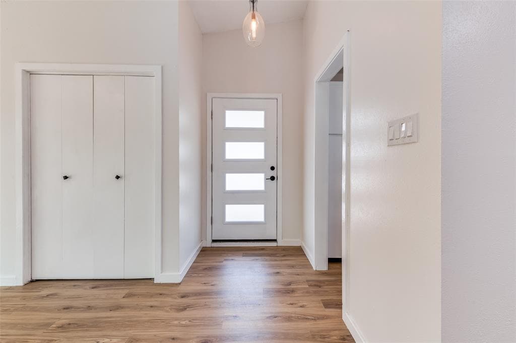 1206 Foster Ln