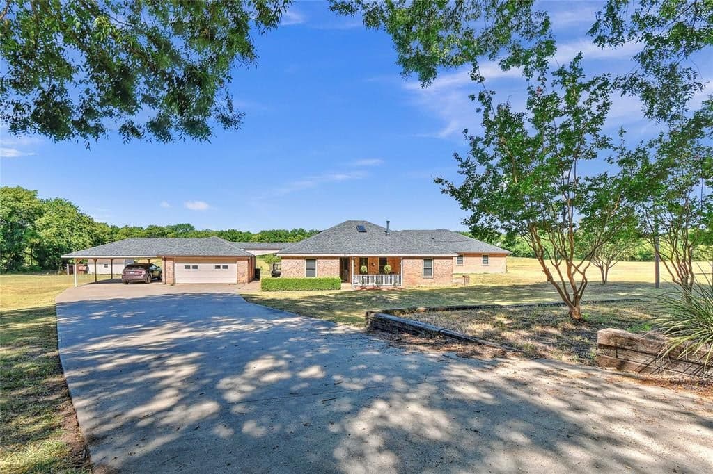 577 Darwin Rd