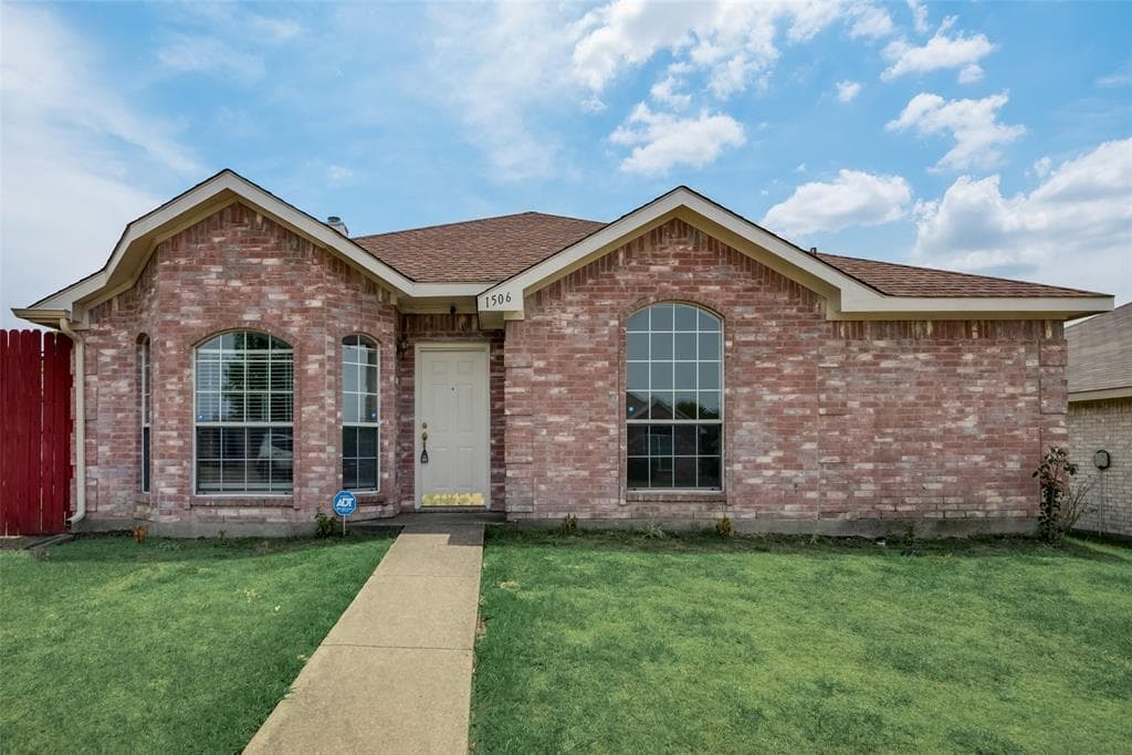 1506 Cedarcrest Cir