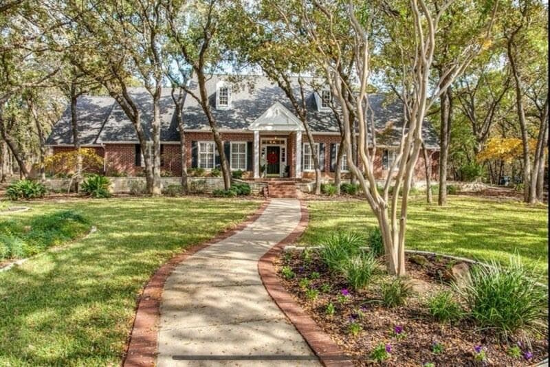 1117 Manor Way