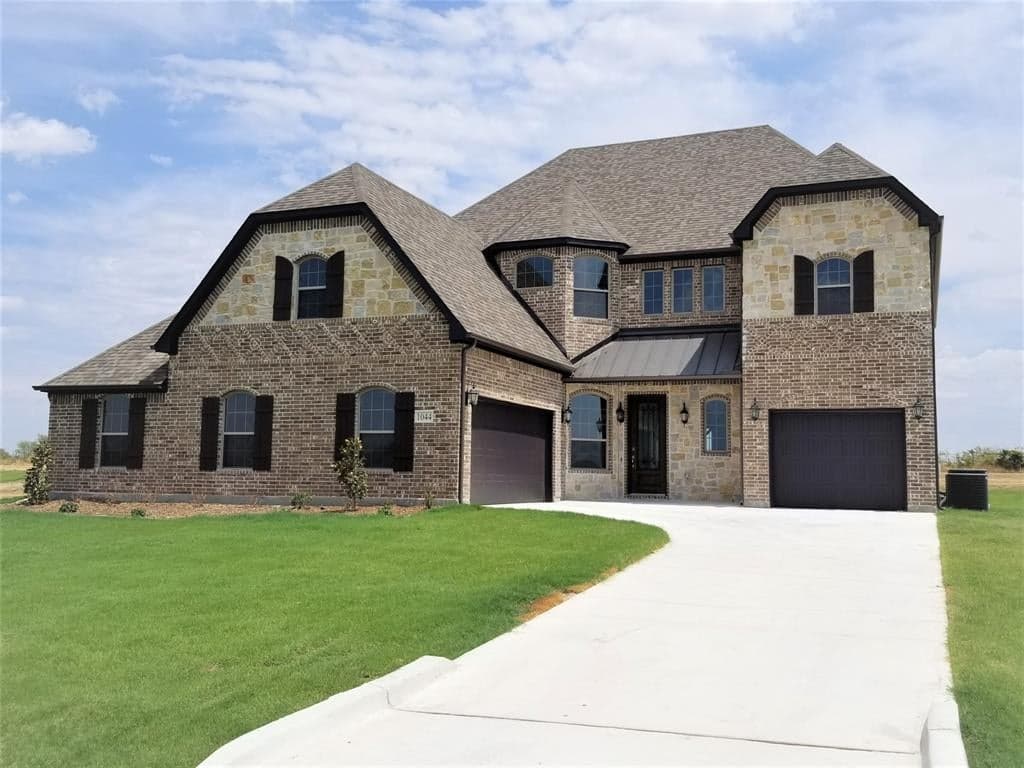 1044 Hickory Ln