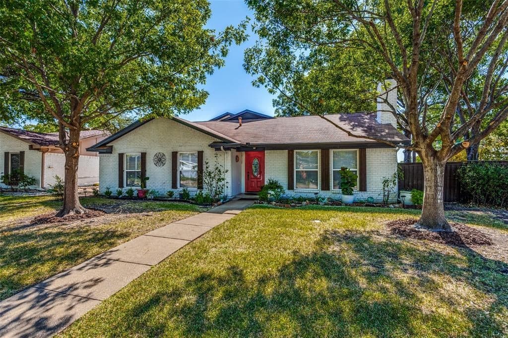 2438 Emerson Dr