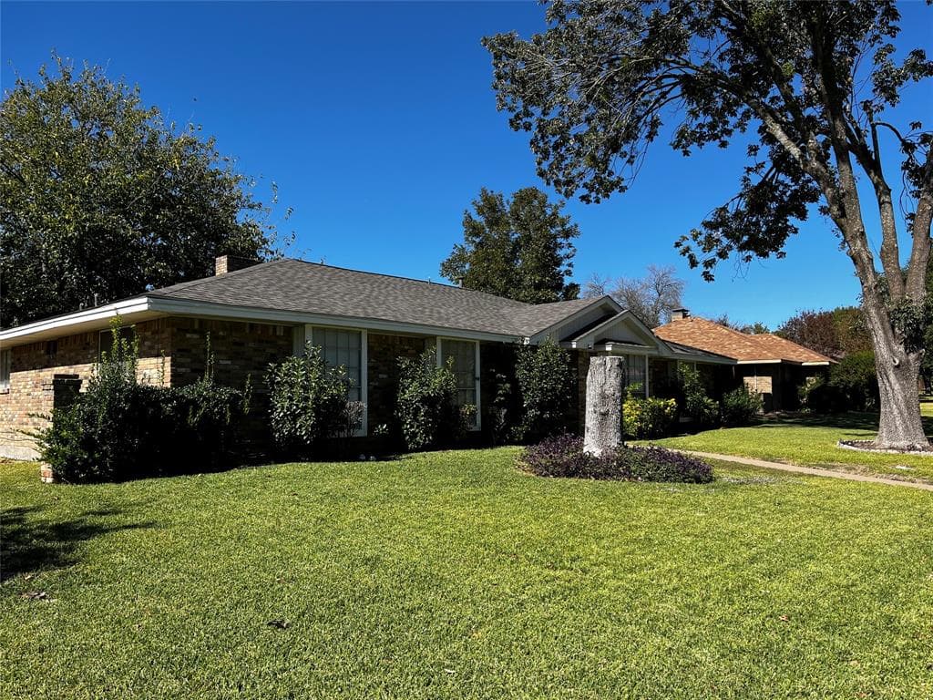 1129 Waterview Ln