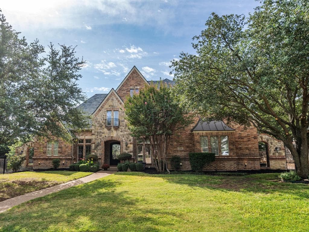 2316 Bridgewood Dr
