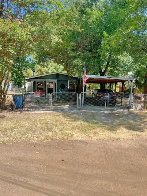 136 Grissom Dr