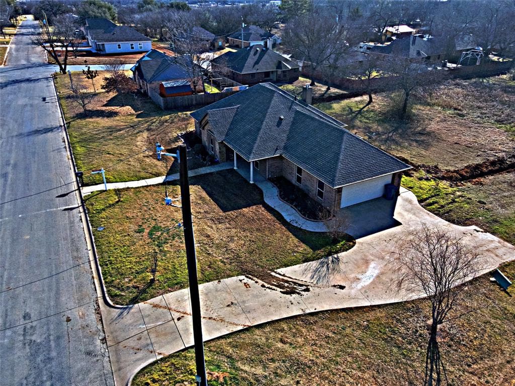 313 Pecan St