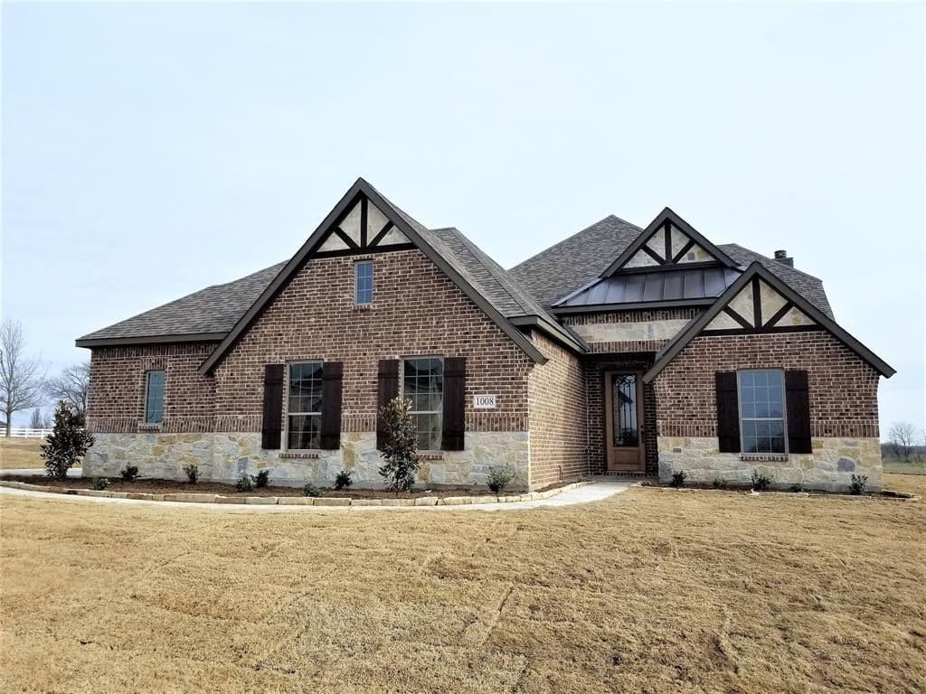 1008 Hickory Ln