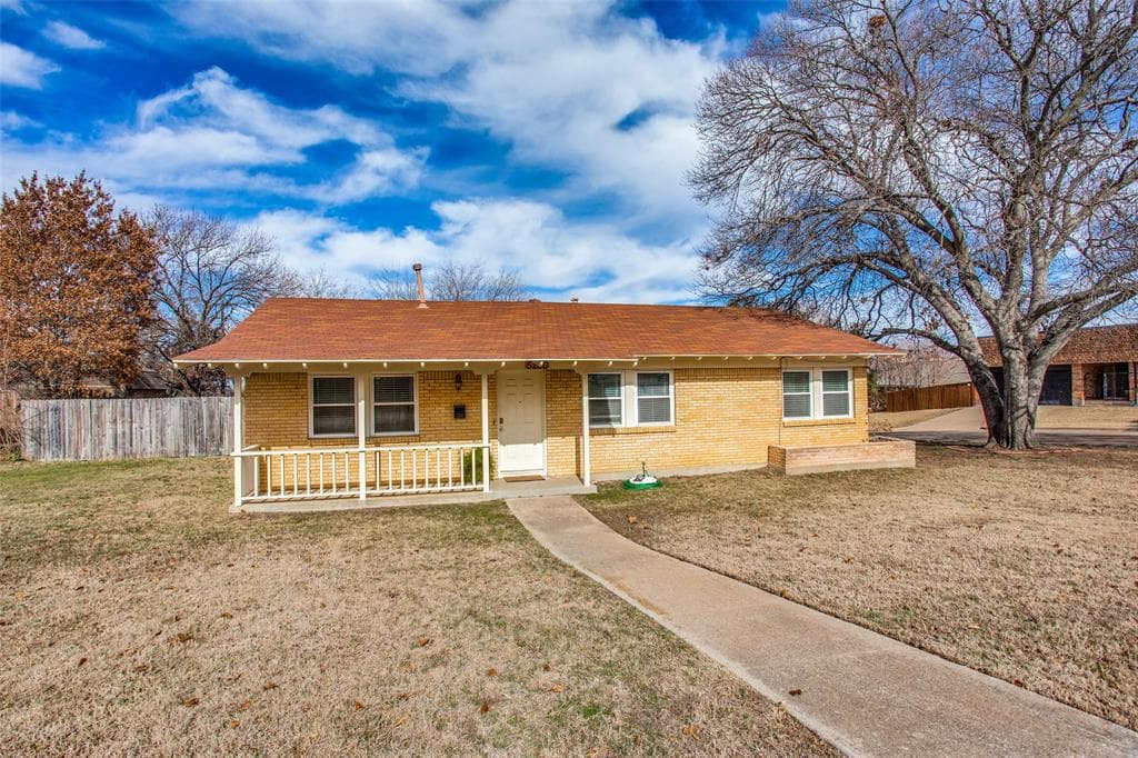 5200 Trail Lake Dr