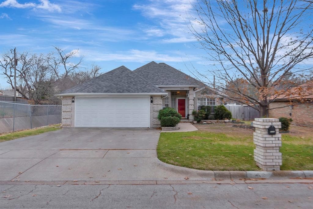 8209 Herndon Dr