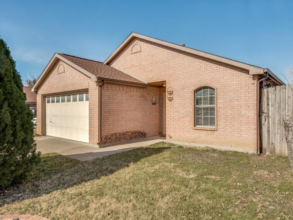 1615 E Pioneer Dr