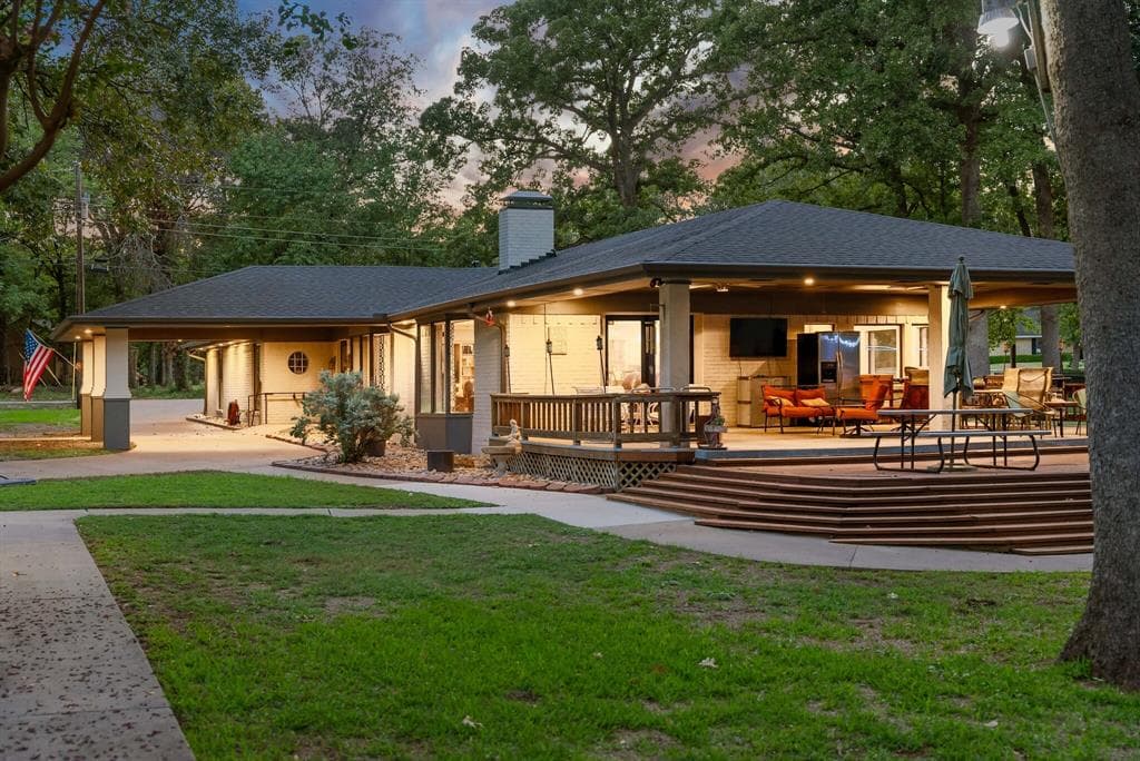 208 Channelview Dr