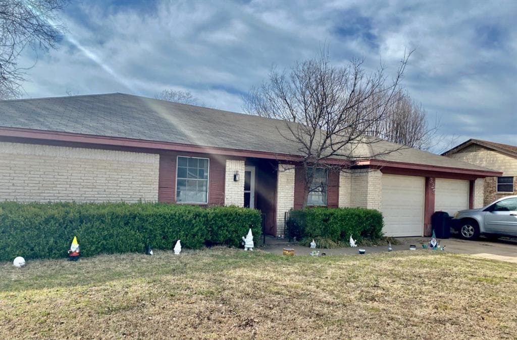 325 Nw Suzanne Ter
