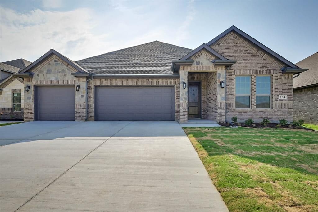 124 Colonial Dr