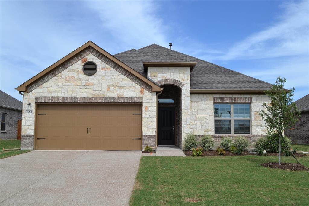 4008 Falcon Dr