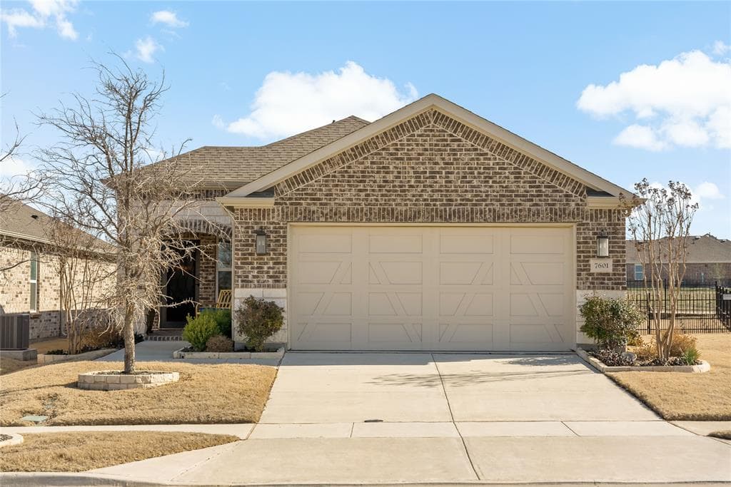 7601 Parade Dr