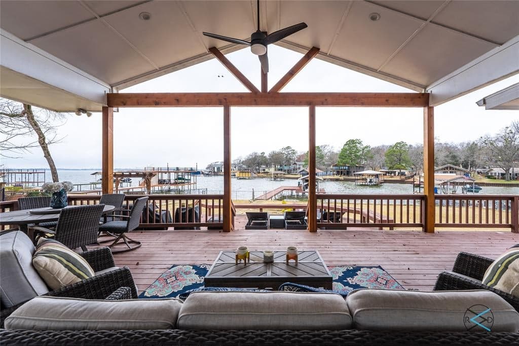 2159 Lakeview Dr