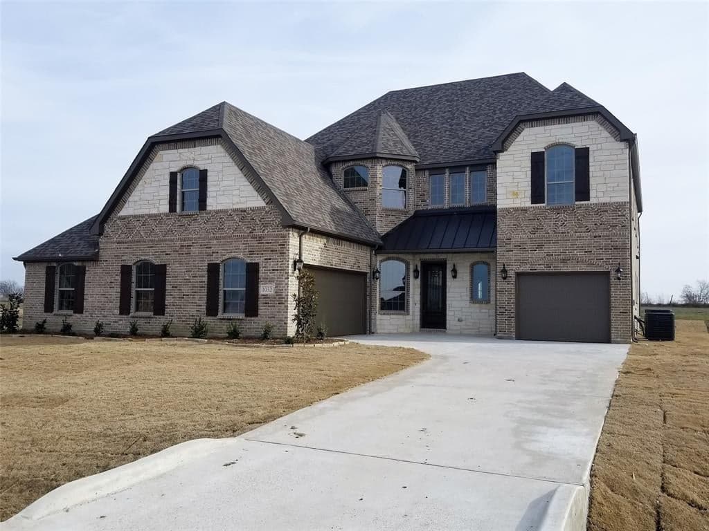 1032 Hickory Ln