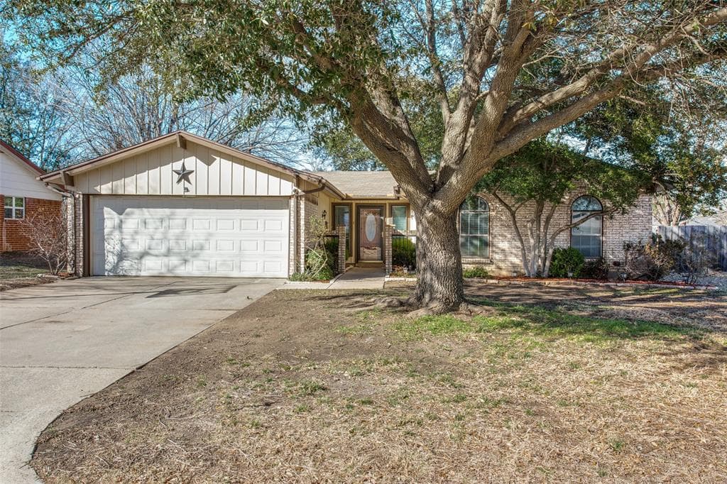 824 Belaire Dr