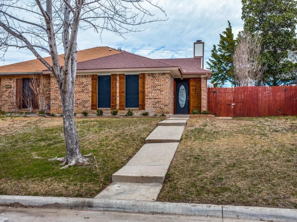 1133 Rimcrest Dr