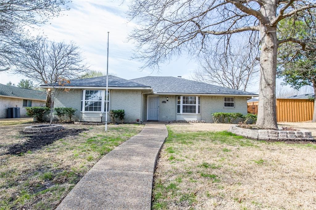 202 Sagebrush Ln