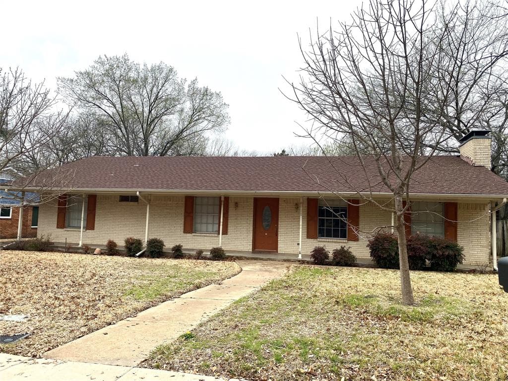 1205 Greenbriar Dr