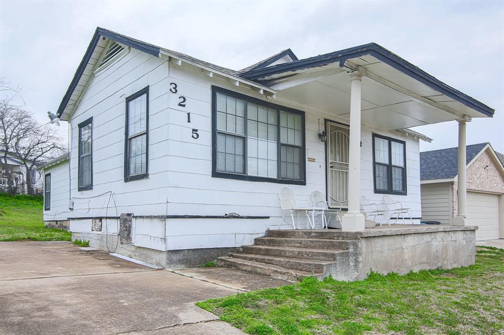 3215 Loving Ave