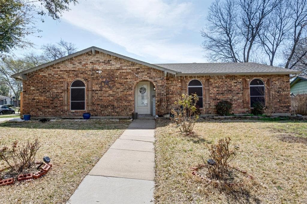 716 N Deerfield Cir